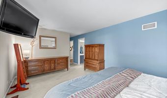 39867 N Harbor Ridge Dr, Antioch, IL 60002