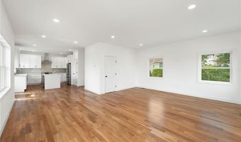 51 Burnett Rd, Warwick, RI 02889