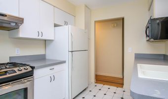 924 N Maple Rd, Ann Arbor, MI 48103