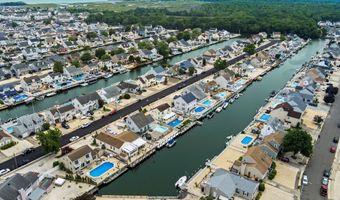 54 Storm Jib Ct, Bayville, NJ 08721