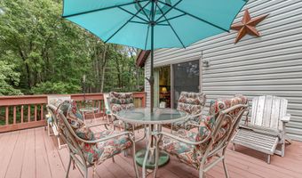 11 Carmen Gln, Albrightsville, PA 18210