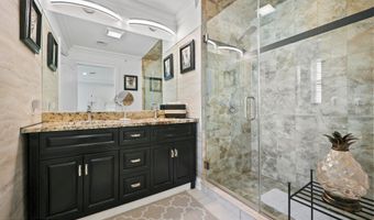14 White Oak Ln, Aberdeen, NJ 07747