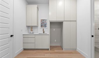 609 SW 4th St, Bentonville, AR 72712