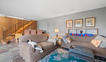 96 Oak Hill Dr, Bristol, CT 06010