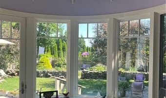 11 Harbor St, Jamestown, RI 02835
