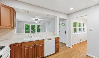 4712 SPRINGBROOK Dr, Annandale, VA 22003