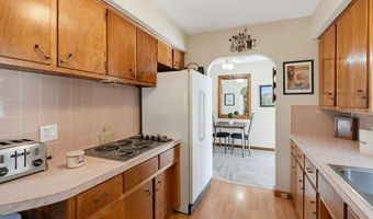 2755 Springfield Lake Dr, Akron, OH 44312