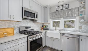 13 Vaughan Ave, Newport, RI 02840