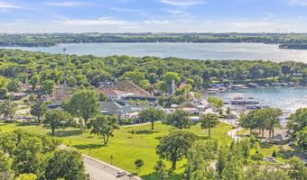 41 Dewey St, Arnolds Park, IA 51331