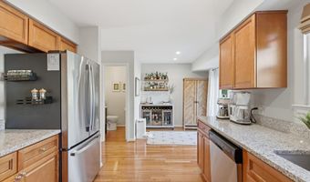 6006 KEBLE Dr, Alexandria, VA 22315