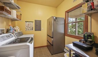 13 Swartzel Dr, Middletown, NJ 07748