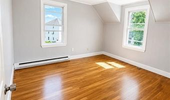 380 Farmington Ave 2R, Cranston, RI 02920