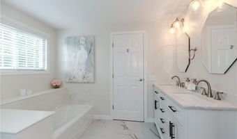 25 Venturi Grn A, North Providence, RI 02904