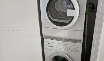 20000 E Country Club Dr 302, Aventura, FL 33180