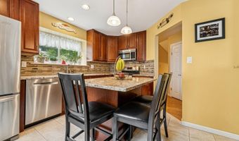 15 Kennedy Ct, Middletown, NJ 07748