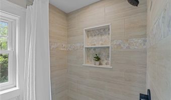 5 Lillis Ave, Barrington, RI 02806