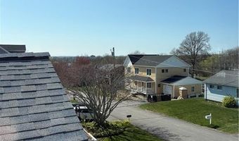 41 Perry Ave, Middletown, RI 02842