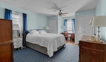 55 Bayside Ave, Amityville, NY 11701