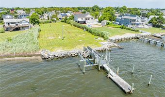 32 Unqua Pl, Amityville, NY 11701