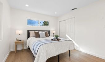 25311 Jesmond Dene Rd, Escondido, CA 92026