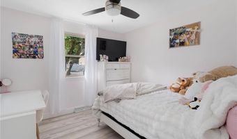 5 Versailles St, Cranston, RI 02920