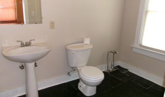 102 E 12th St, Atlantic, IA 50022