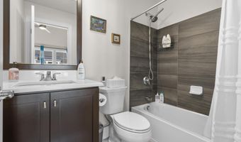 5 W Cross Trl 5, Danbury, CT 06810
