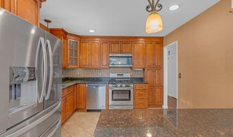 19 Spruce St, Beachwood, NJ 08722