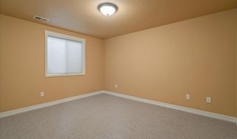 423 APPLETREE Ln, Cheyenne, WY 82009