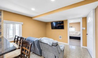 600 Broadway D14, Amityville, NY 11701