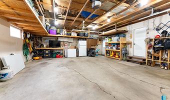 112 E Glenwood Dr, Brandon, SD 57005