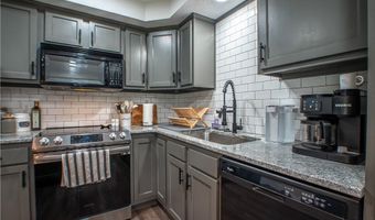 2730 Chelsea Dr, Akron, OH 44312
