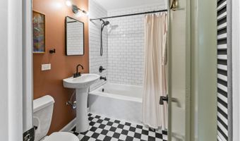 90 E White Oak St, Arlington Heights, IL 60005