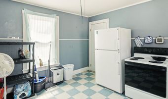 82 Hampshire St, Auburn, ME 04210