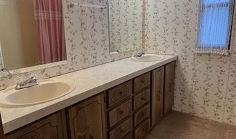 18 12th Ave W, Albia, IA 52531