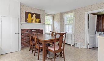 6 Baldwin Rd, Middletown, RI 02842