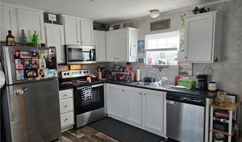 81 Hyland Dr, Akron, OH 44312