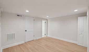 141 LYNHAVEN Dr, Alexandria, VA 22305