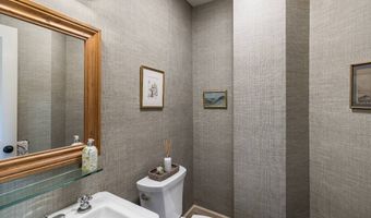 10 Pepperidge Ln, Amagansett, NY 11930
