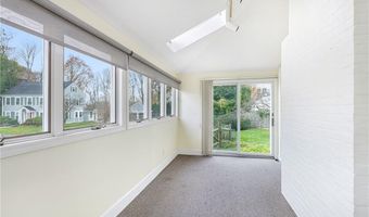 20 Elmsgate Way, East Providence, RI 02916