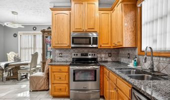 1100 Chicory Ln, Aurora, MO 65605