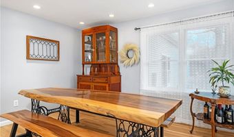 11 Pequot Ln, Hopkinton, RI 02804