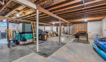 10 Greenwood Pl, Middletown, NJ 07748