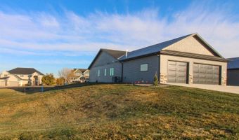 8127 Hawktree Dr, Bismarck, ND 58503