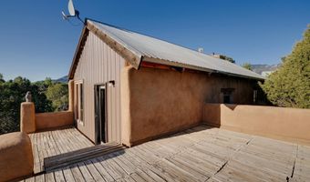 26 La Canada Rd, Arroyo Seco, NM 87514