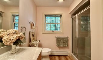 40 Lakewood Dr, Alton, NH 03810