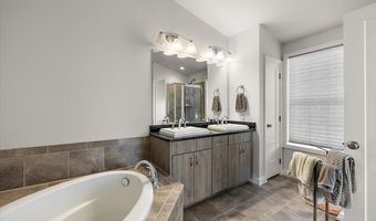 2824 Ridington Rd, Ann Arbor, MI 48105