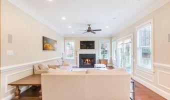 2138 PATRICK HENRY Dr, Arlington, VA 22205