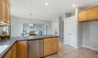 4717 N TANGLEWOOD Dr, Appleton, WI 54913
