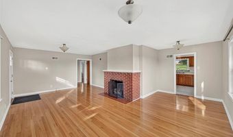 105 N Elm St, Ballwin, MO 63011